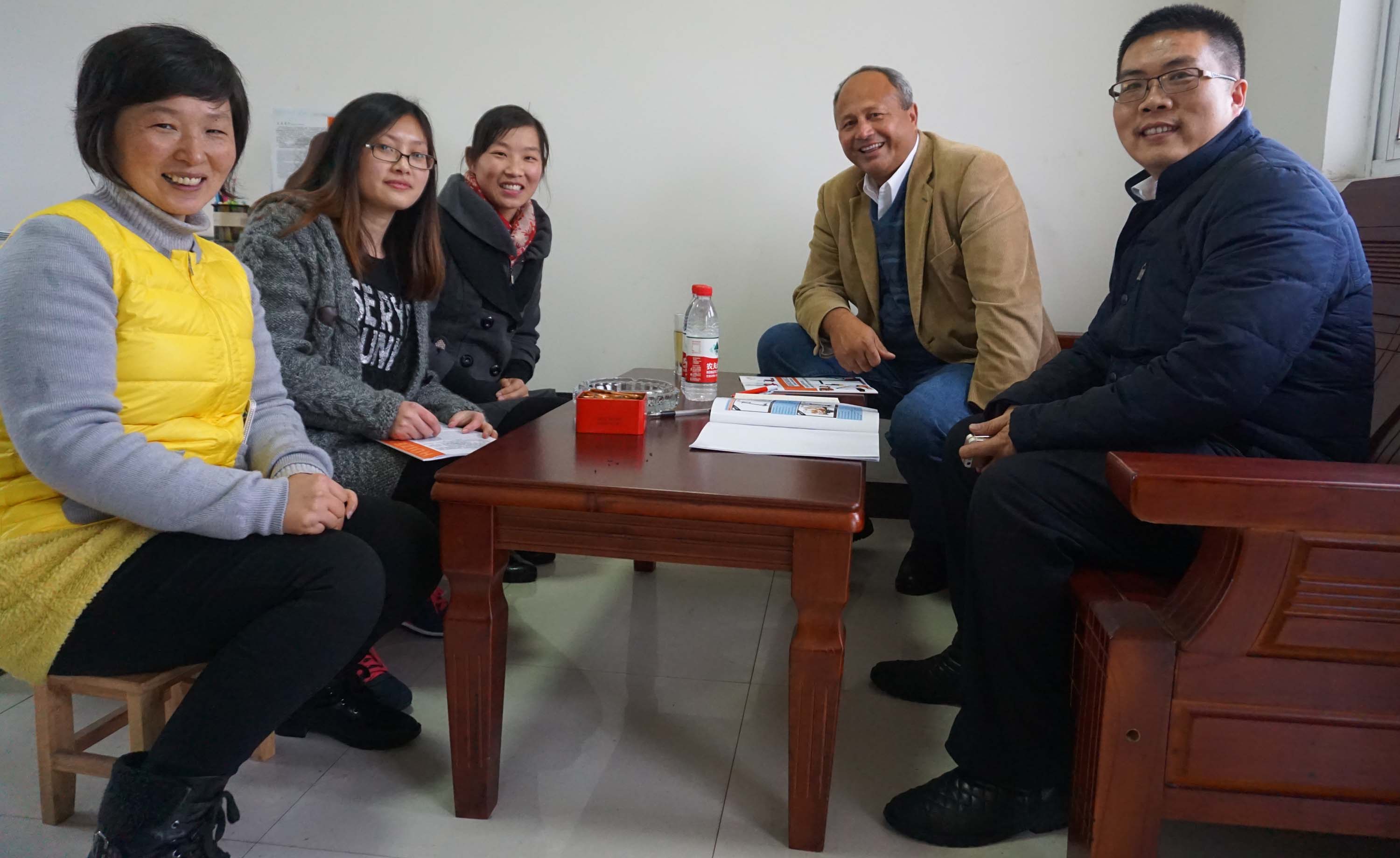 新西蘭客戶購(gòu)買(mǎi)液壓升降機(jī)500KG14M